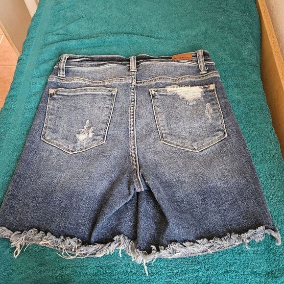 Judy Blue Distressed Denim Short Size Small - Picture 3 of 7